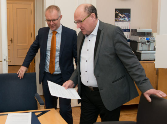 Komisjoni esimeheks valiti Hannes Hanso ja aseesimeheks Mart Helme